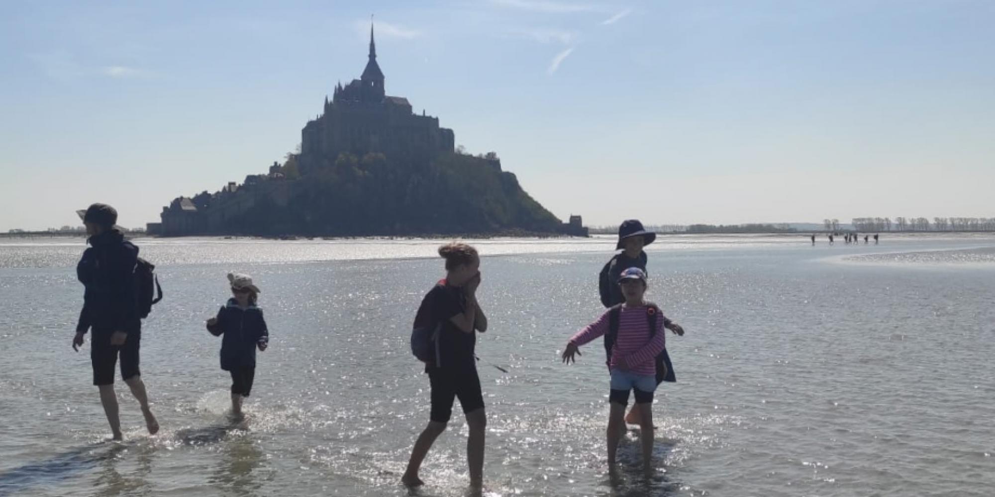 La maison d'hôtes Les Bruyères du Mont vous accueille dans la Baie du Mont Saint Michel 12 km du Mont St Michel entre St Malo et Granville Nous vous proposons un séjour entre Bretagne et Normandie au sein de 4 chambres et un gîte de charme.