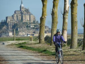 La maison d'hôtes Les Bruyères du Mont vous accueille dans la Baie du Mont Saint Michel 12 km du Mont St Michel entre St Malo et Granville  Nous vous proposons un séjour entre Bretagne et Normandie au sein de 4 chambres  et un gîte de charme. 