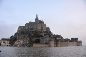 « Grandes marées au Mont-Saint-Michel en mars 2015», par Annick Bregain est sous licence CC-by-sa