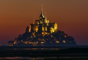 Mont st michel de nuit 