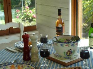 La maison d'hôtes Les Bruyères du Mont vous accueille dans la Baie du Mont Saint Michel 12 km du Mont St Michel entre St Malo et Granville Nous vous proposons un séjour entre Bretagne et Normandie au sein de 4 chambres et un gîte de charme.