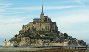 La maison d'hôtes Les Bruyères du Mont vous accueille dans la Baie du Mont Saint Michel 12 km du Mont St Michel entre St Malo et Granville  Nous vous proposons un séjour entre Bretagne et Normandie au sein de 4 chambres  et un gîte de charme. 