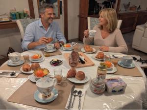 La maison d'hôtes Les Bruyères du Mont vous accueille dans la Baie du Mont Saint Michel 12 km du Mont St Michel entre St Malo et Granville Nous vous proposons un séjour entre Bretagne et Normandie au sein de 4 chambres et un gîte de charme.