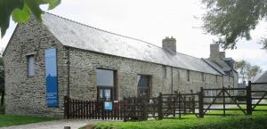 La maison d'hôtes Les Bruyères du Mont vous accueille dans la Baie du Mont Saint Michel 12 km du Mont St Michel entre St Malo et Granville  Nous vous proposons un séjour entre Bretagne et Normandie au sein de 4 chambres  et un gîte de charme. 